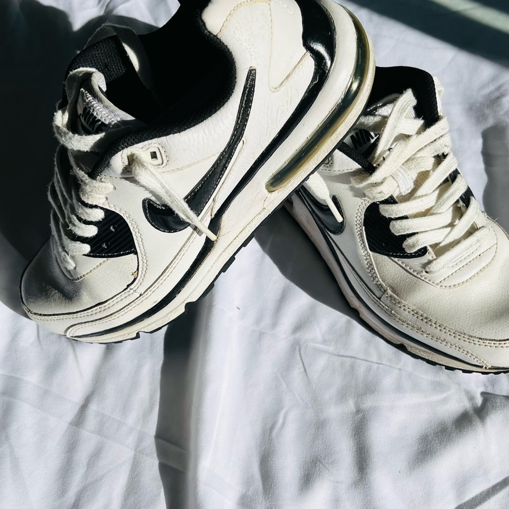 Nike Black and White Athletic Shoes